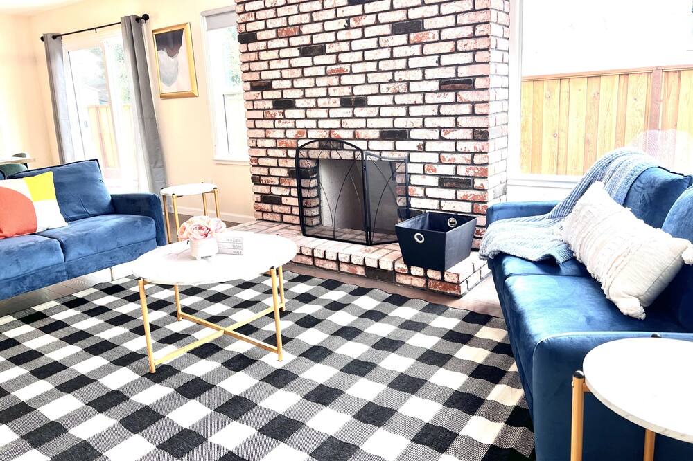 Photo of Livingroom in Ashland