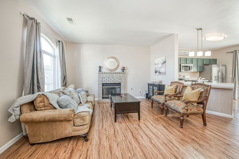 Photo of Livingroom in Roosevelt