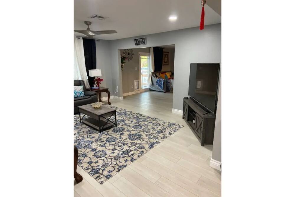 Photo of Livingroom in Bakersfield