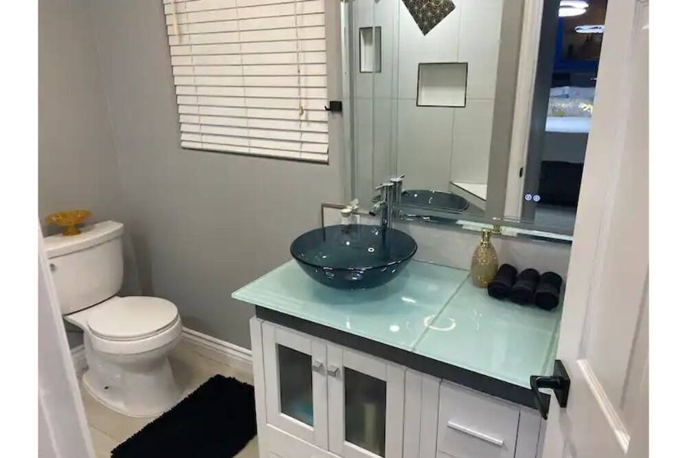 Photo of Bathroom in Bakersfield