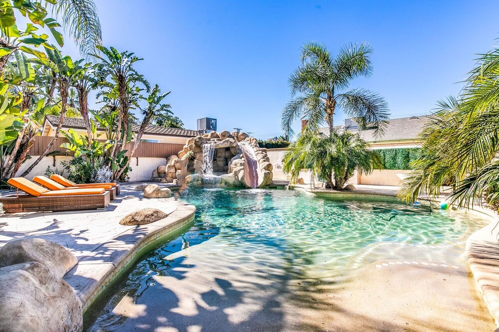 Photo of Outdoor in Valley Glen