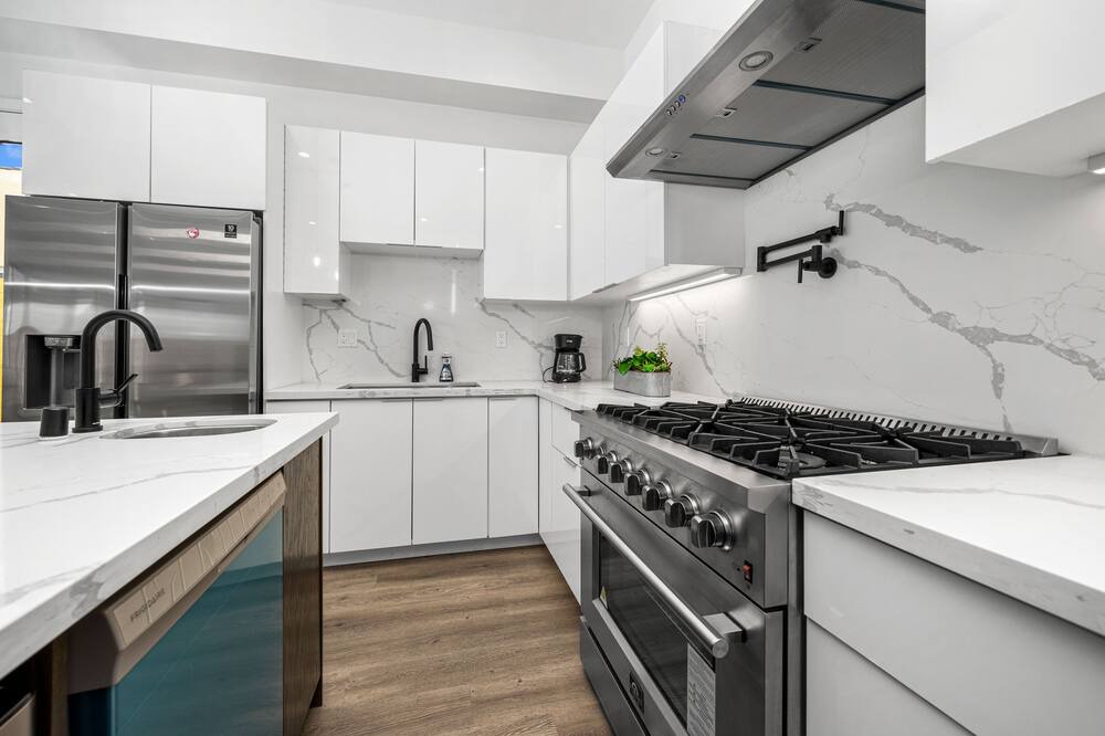 Photo of Kitchen in Greater Wilshire - Hancock Park