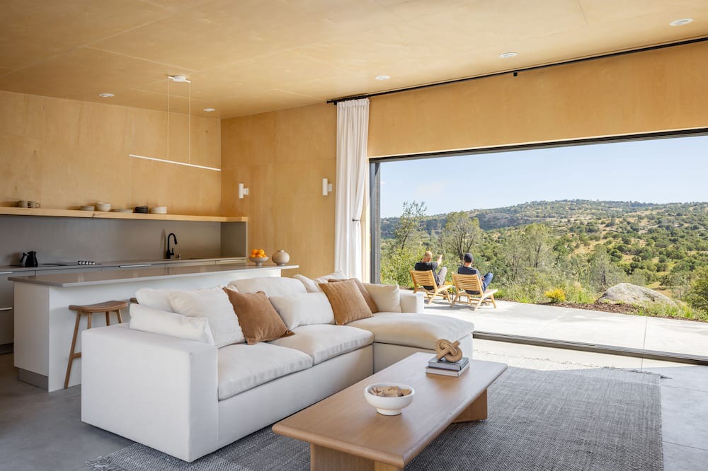 Photo of Livingroom in Yosemite Lakes