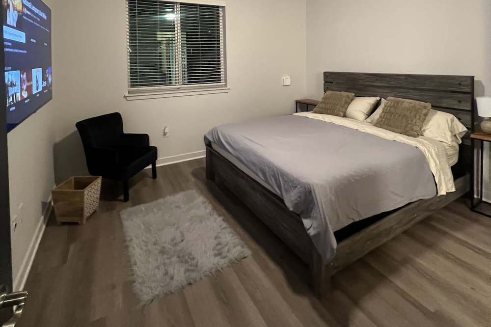 Photo of Bedroom in Warner Center