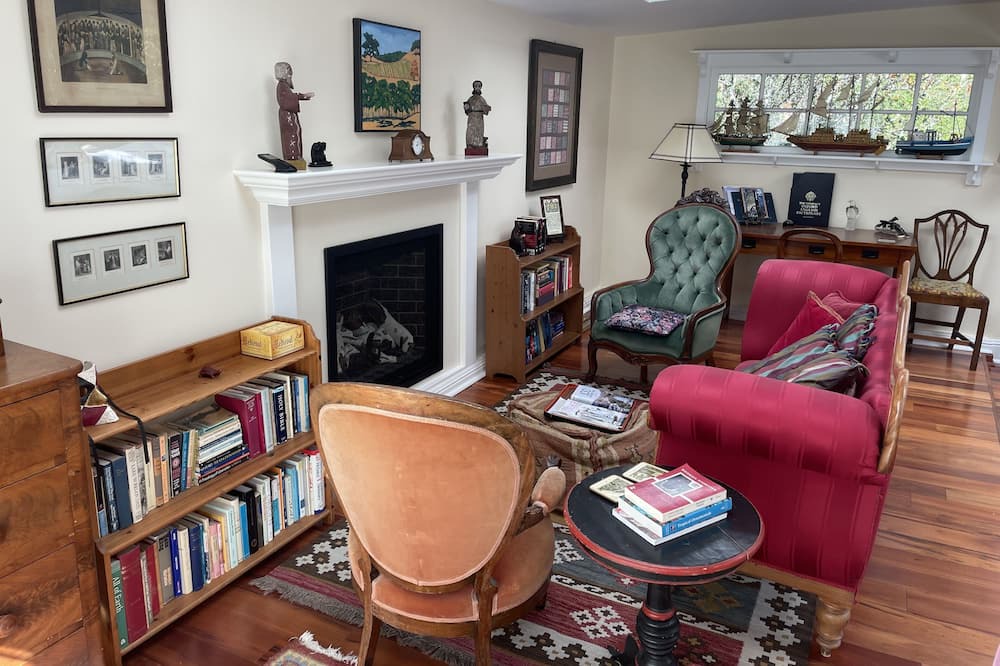 Photo of Livingroom in Point Reyes Station