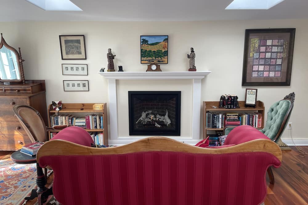 Photo of Livingroom in Point Reyes Station