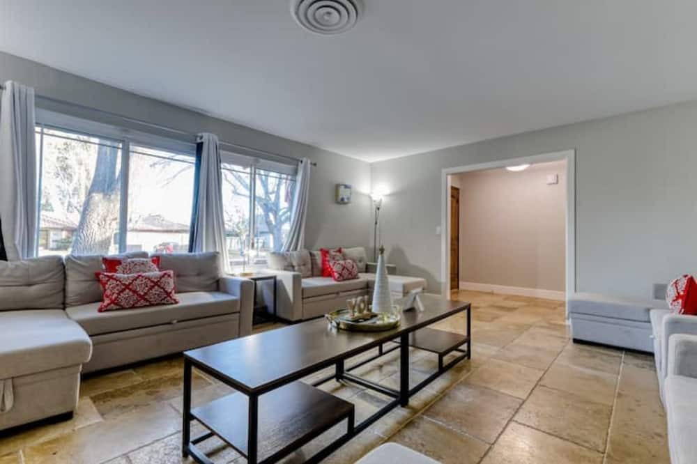 Photo of Livingroom in Paradise