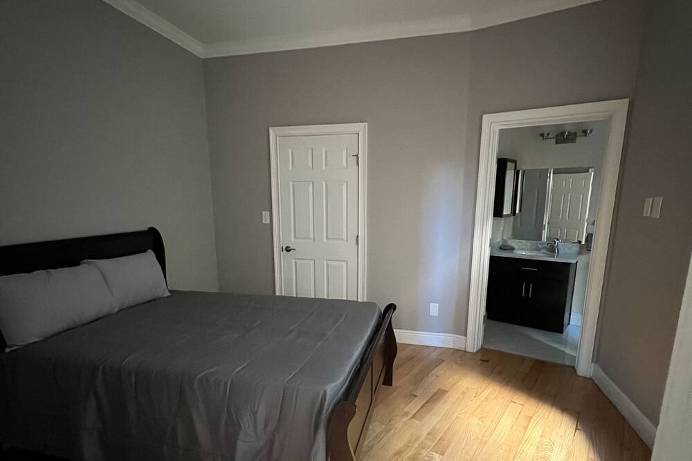 Photo of Bedroom in Claremont Hills