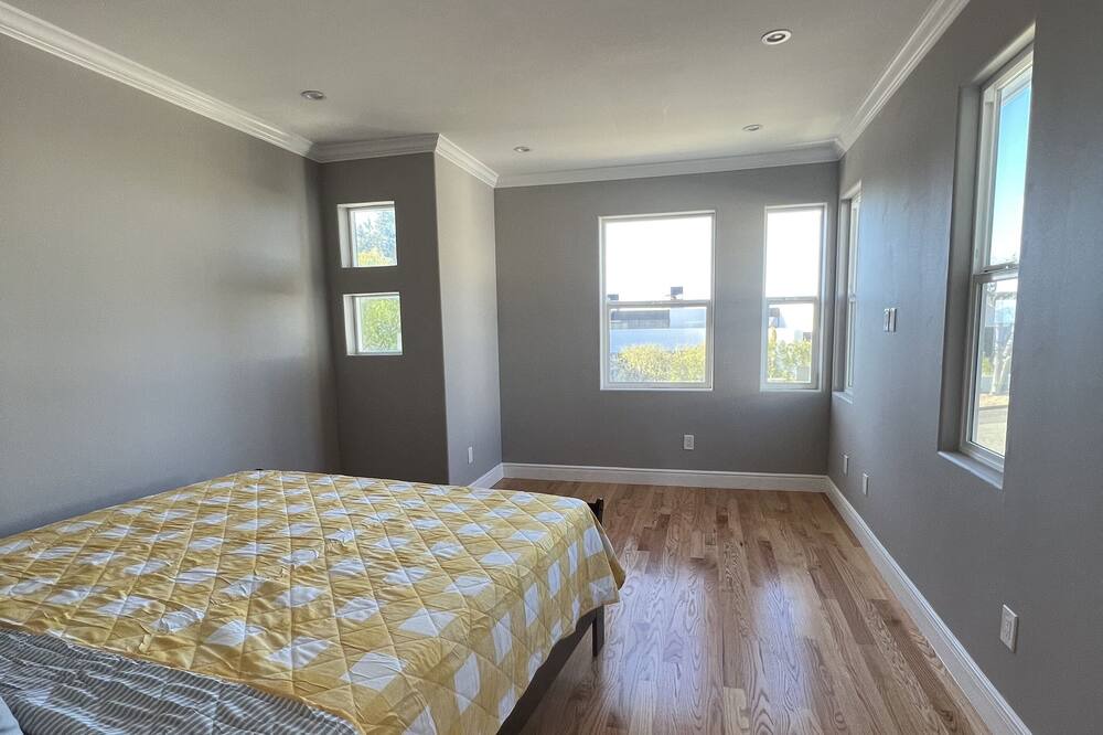 Photo of Bedroom in Claremont Hills