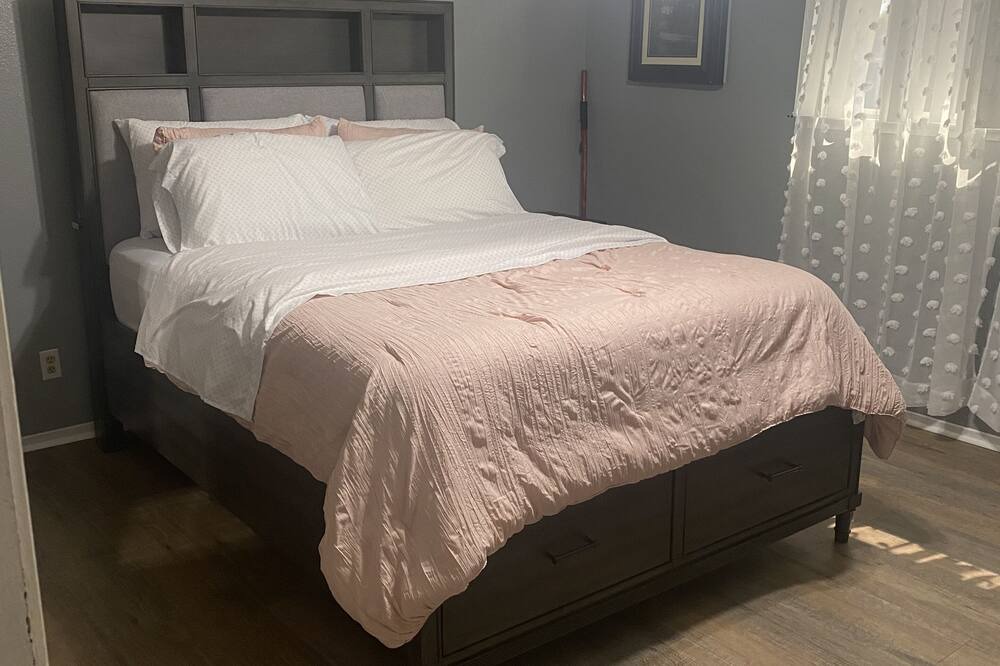 Photo of Bedroom in Coalinga