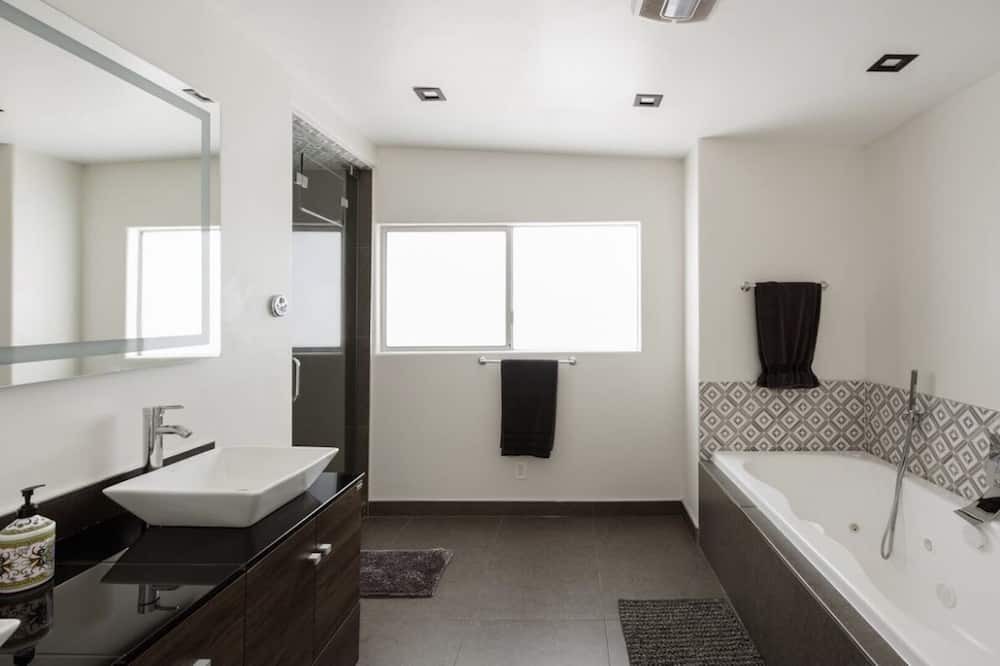 Photo of Bathroom in Melrose