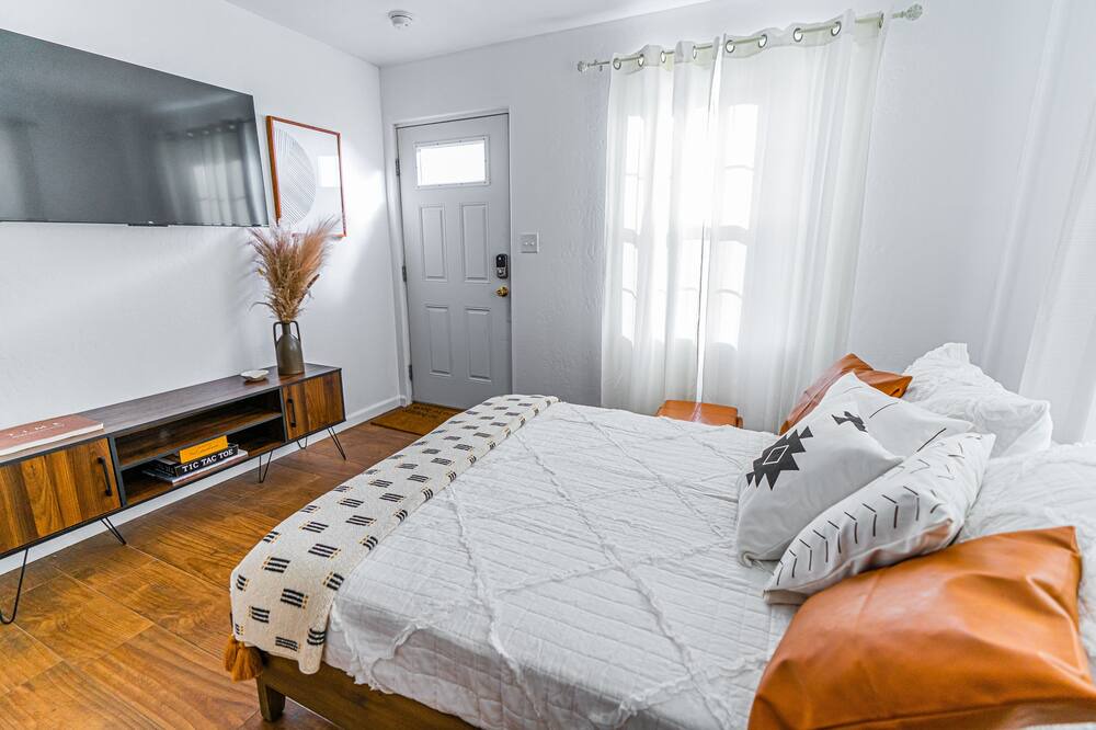 Photo of Bedroom in Porterville
