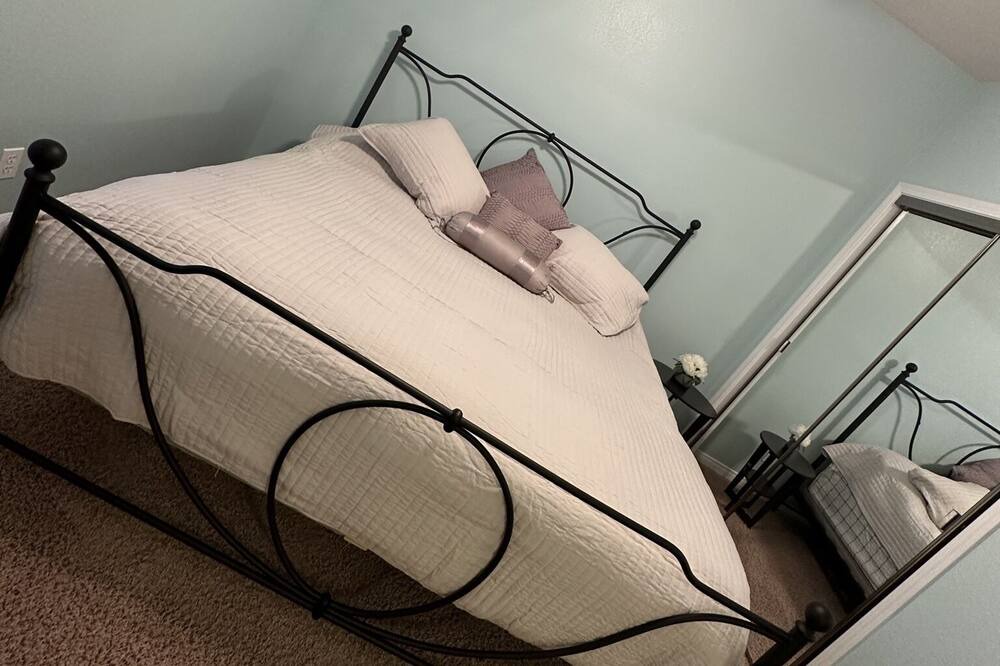 Photo of Bedroom in Frazier Park