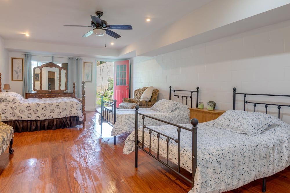 Photo of Bedroom in Yosemite Lakes