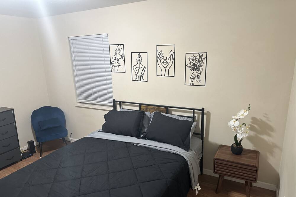 Photo of Bedroom in Oleander - Sunset