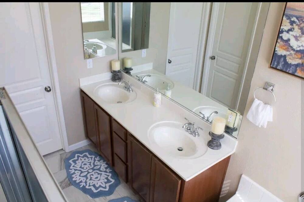 Photo of Bathroom in Bakersfield