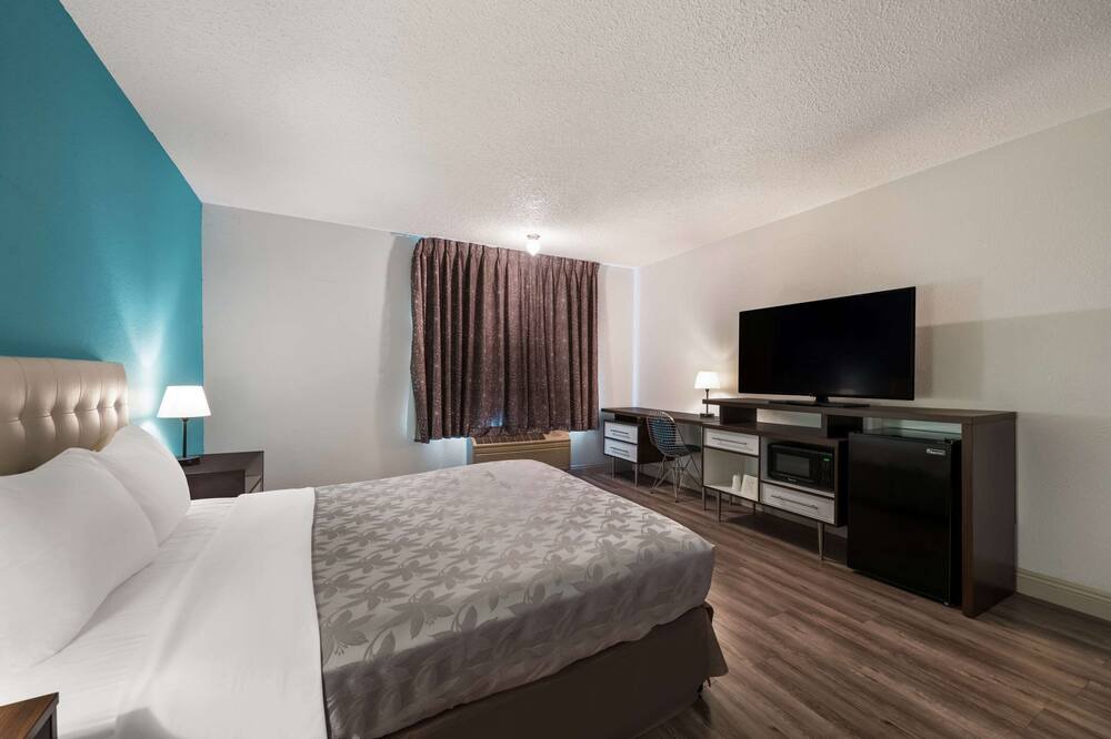 Photo of Bedroom in Raisin
