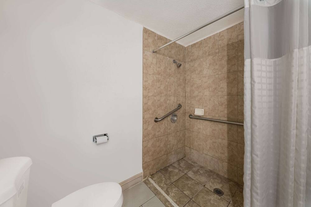 Photo of Bedroom in Raisin
