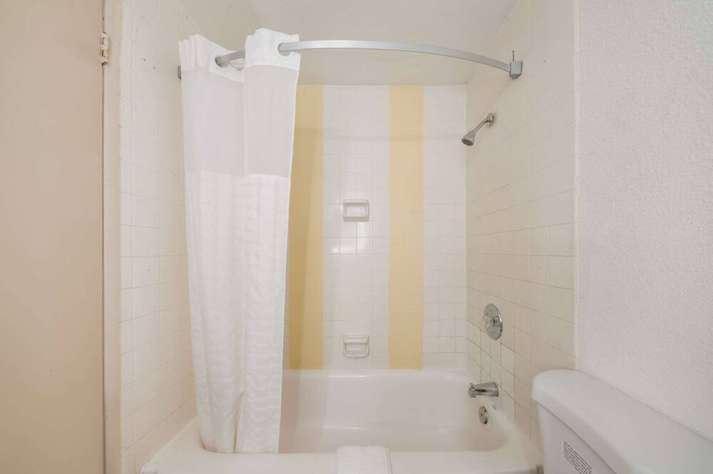 Photo of Bedroom in Raisin