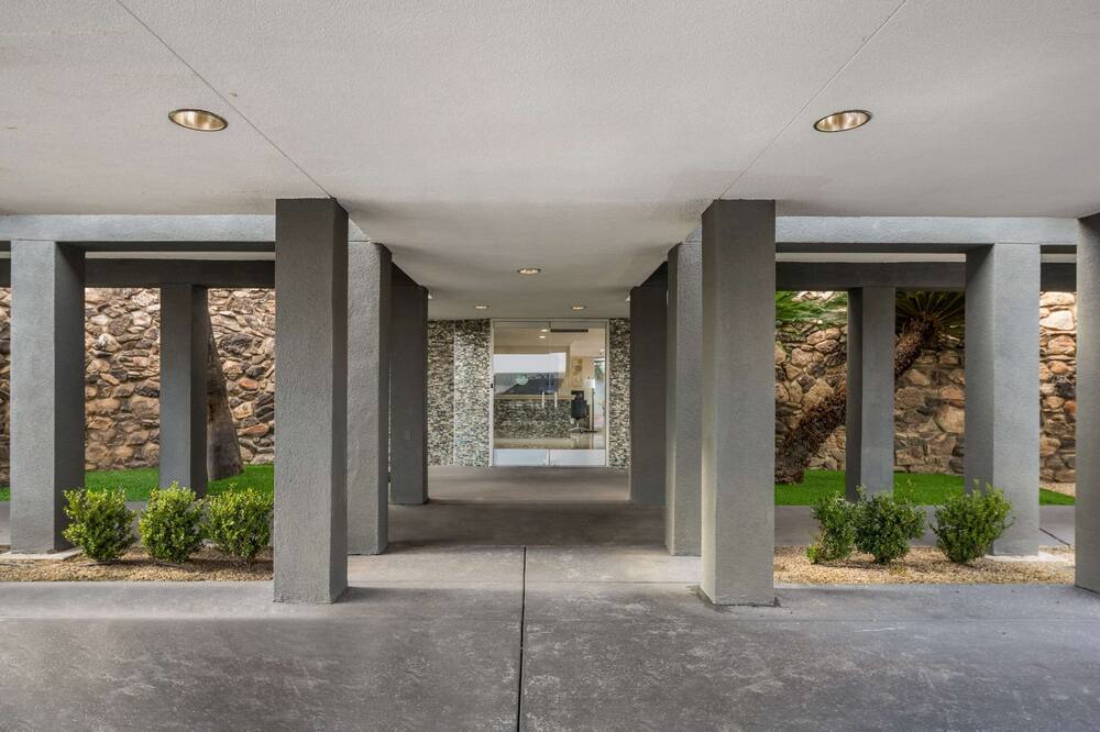 Photo of Outdoor in Raisin
