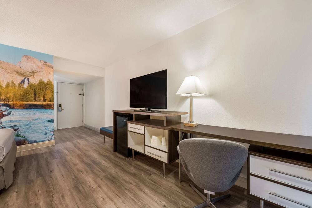 Photo of Bedroom in Raisin