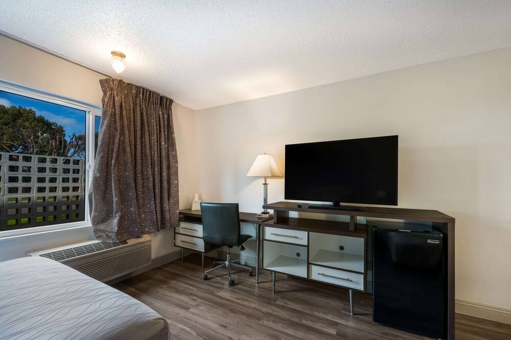 Photo of Bedroom in Raisin