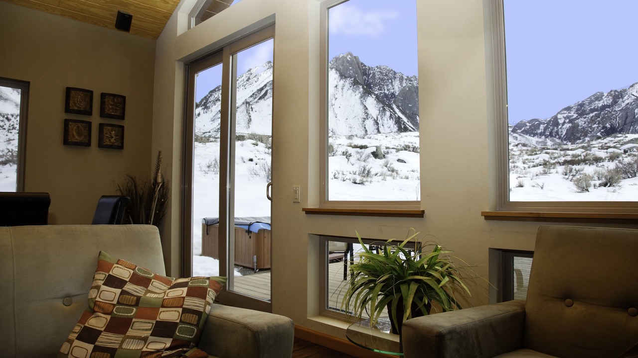 Photo of Livingroom in Crowley Lake