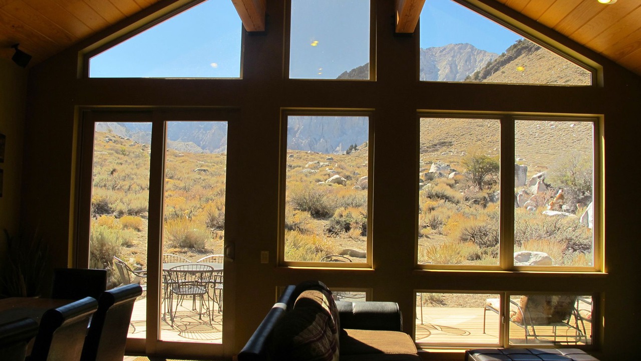 Photo of Livingroom in Crowley Lake