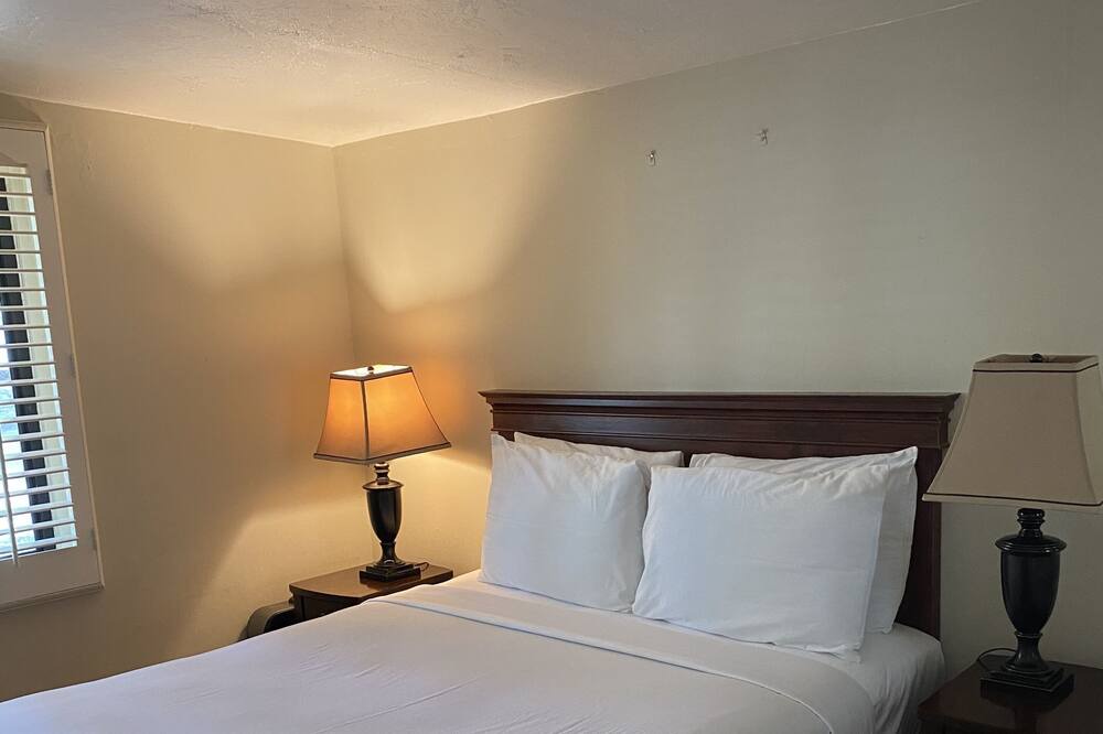 Photo of Bedroom in Northeast Carmel