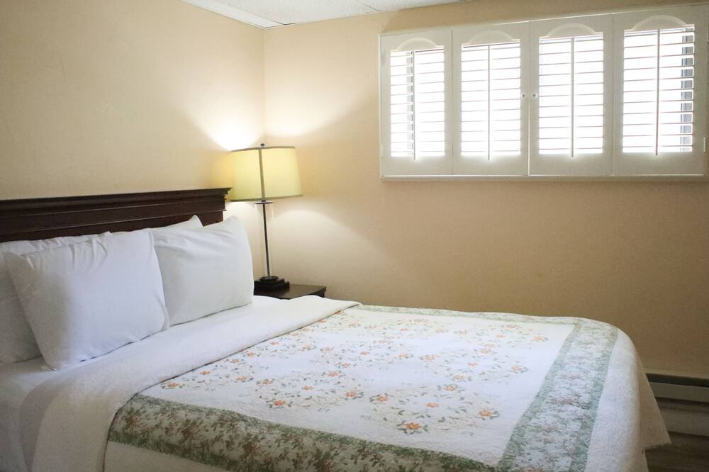 Photo of Bedroom in Northeast Carmel