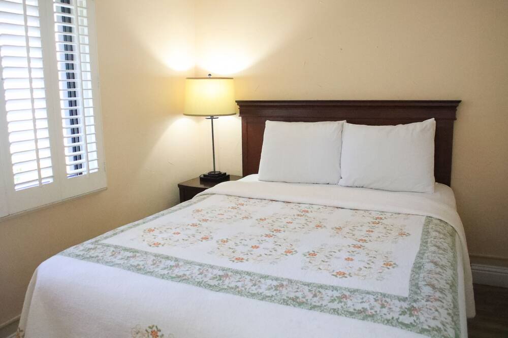 Photo of Bedroom in Northeast Carmel