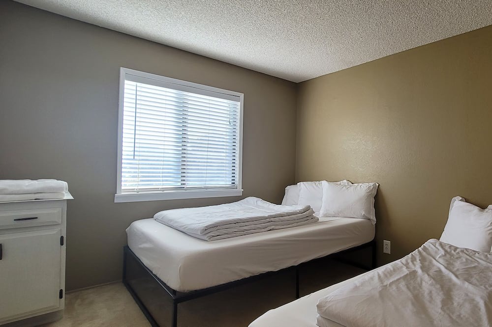 Photo of Bedroom in Ridgecrest