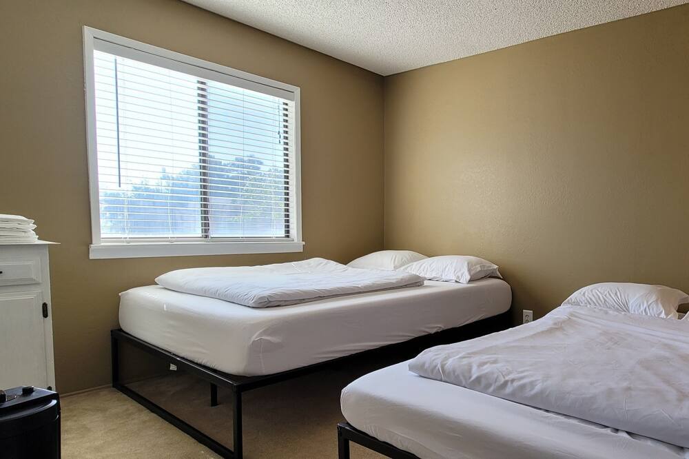 Photo of Bedroom in Ridgecrest