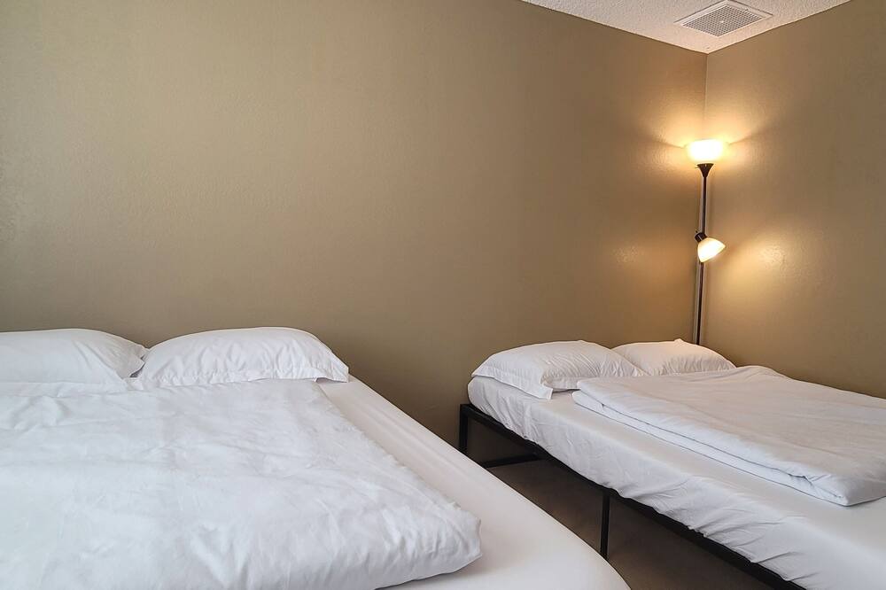 Photo of Bedroom in Ridgecrest