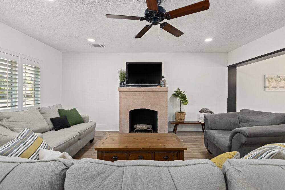 Photo of Livingroom in Hanford