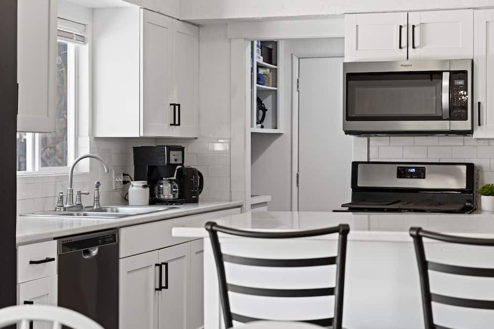 Photo of Kitchen in Hanford
