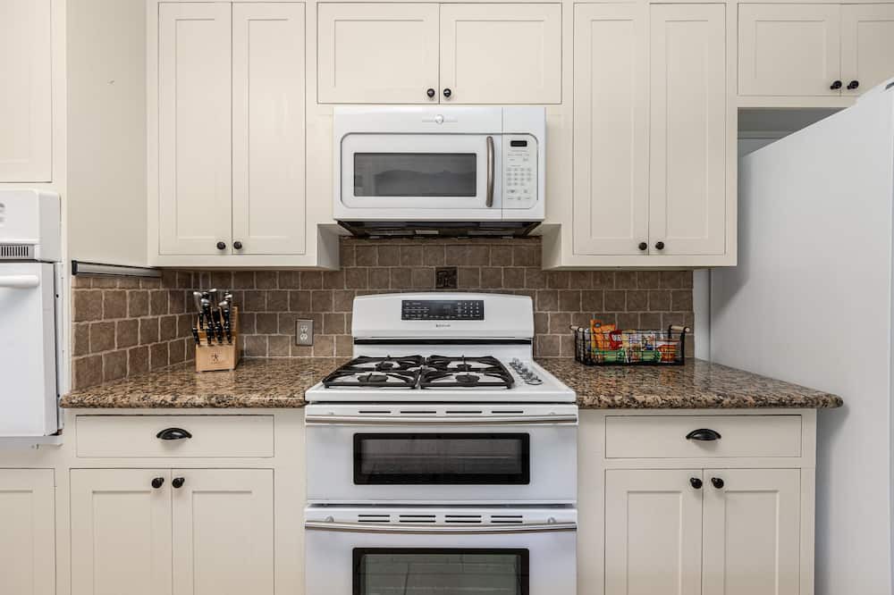 Photo of Kitchen in Hanford