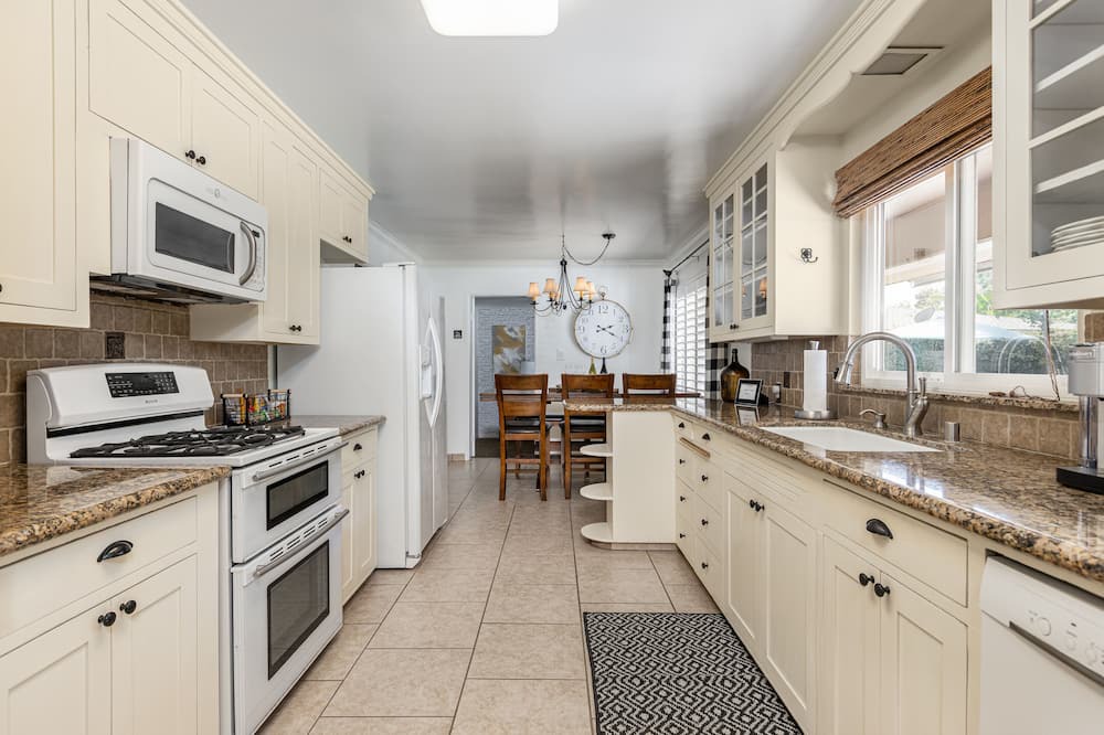 Photo of Kitchen in Hanford