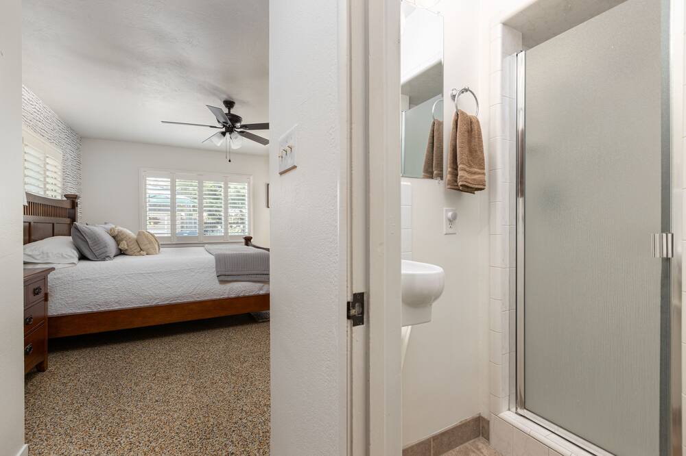 Photo of Bathroom in Hanford
