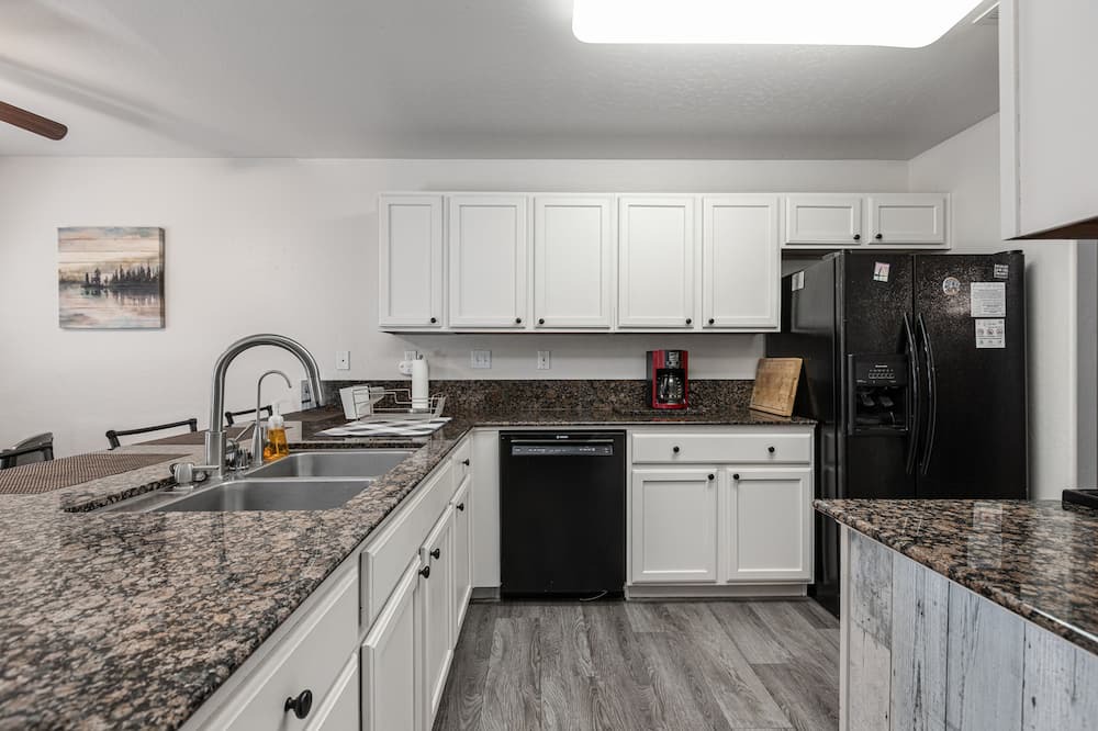 Photo of Kitchen in Hanford