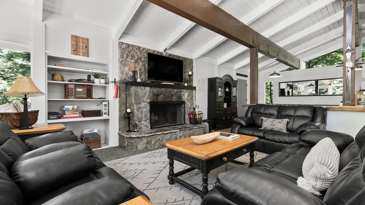 Photo of Livingroom in Sierra Cedars