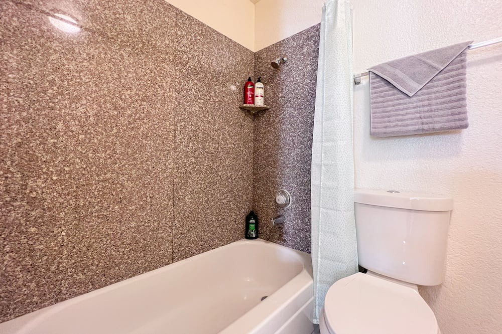 Photo of Bathroom in Canyon Gate
