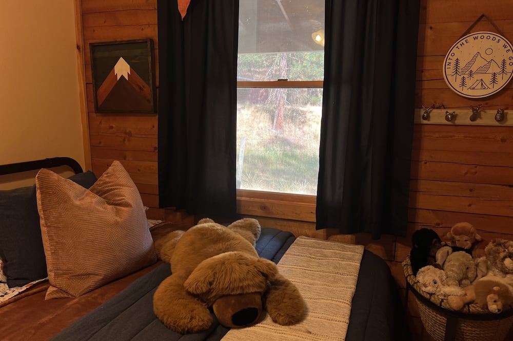 Photo of Bedroom in California Hot Springs