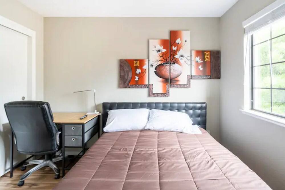 Photo of Bedroom in Raisin