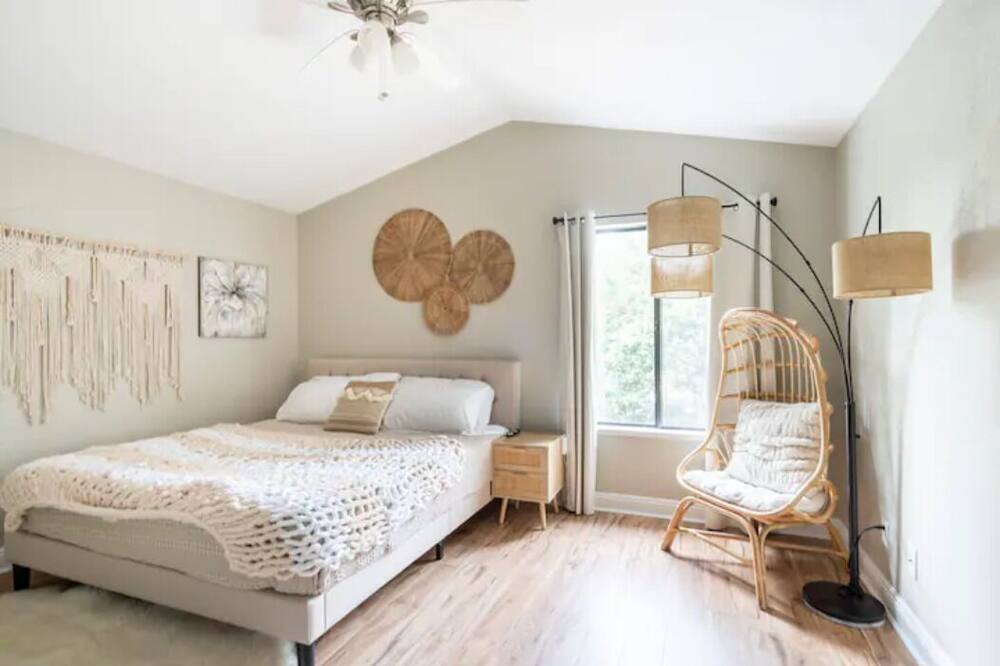 Photo of Bedroom in Raisin
