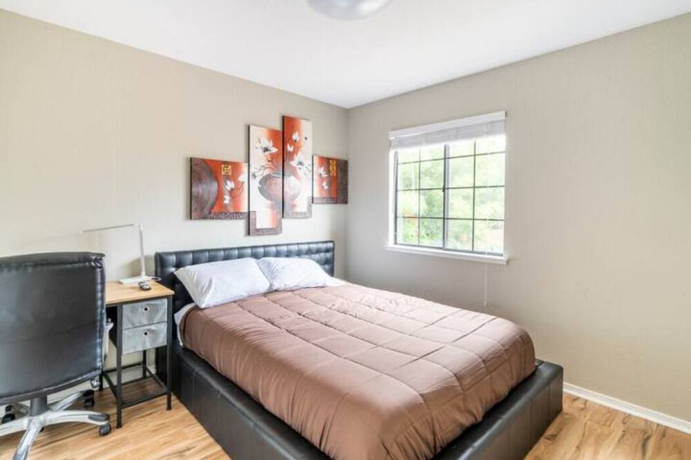 Photo of Bedroom in Raisin