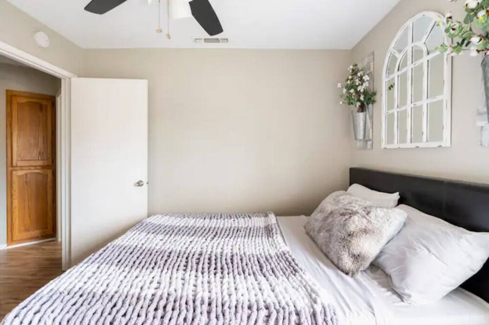 Photo of Bedroom in Raisin