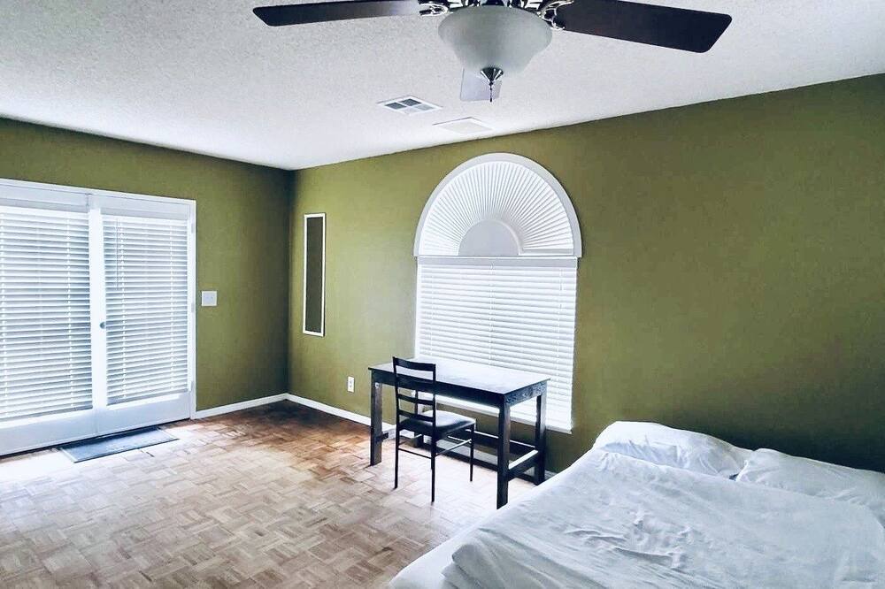 Photo of Bedroom in Ridgecrest