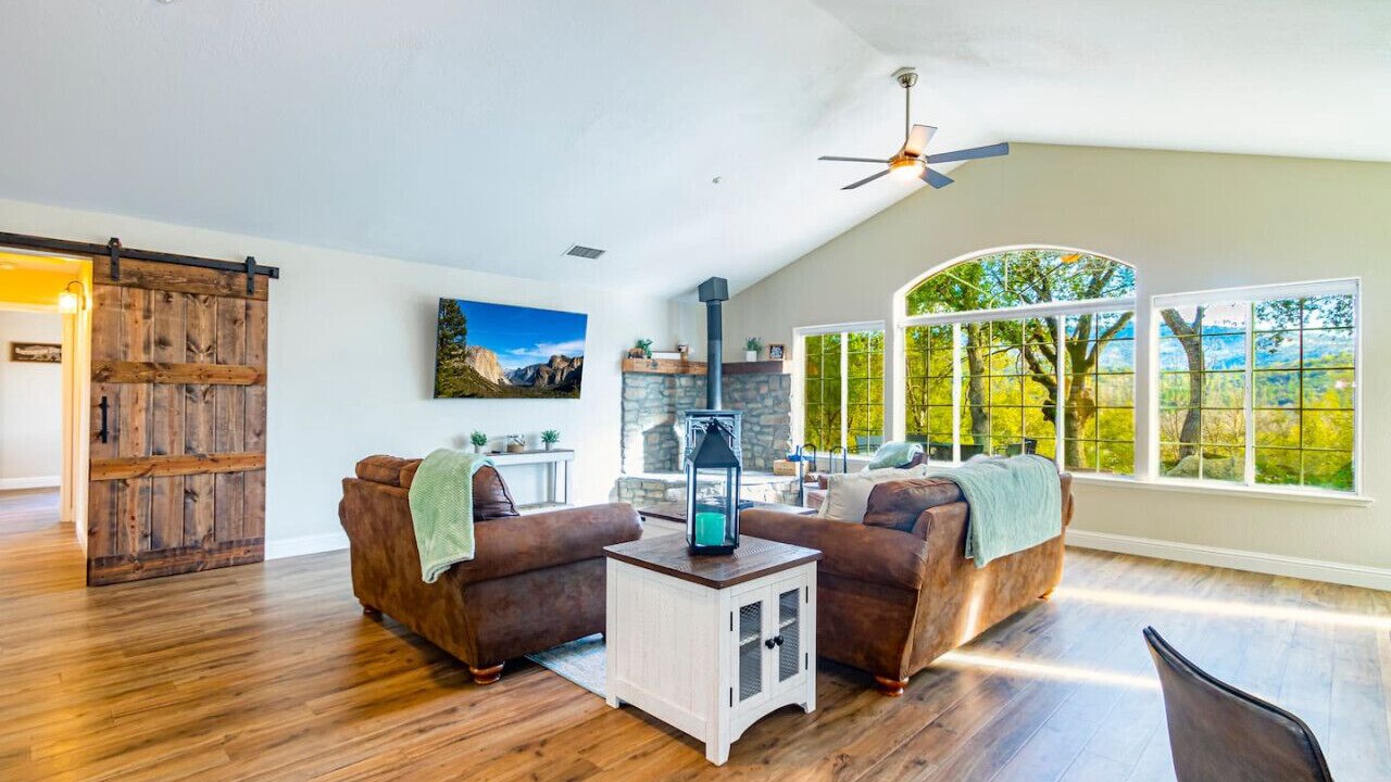 Photo of Livingroom in Oakhurst