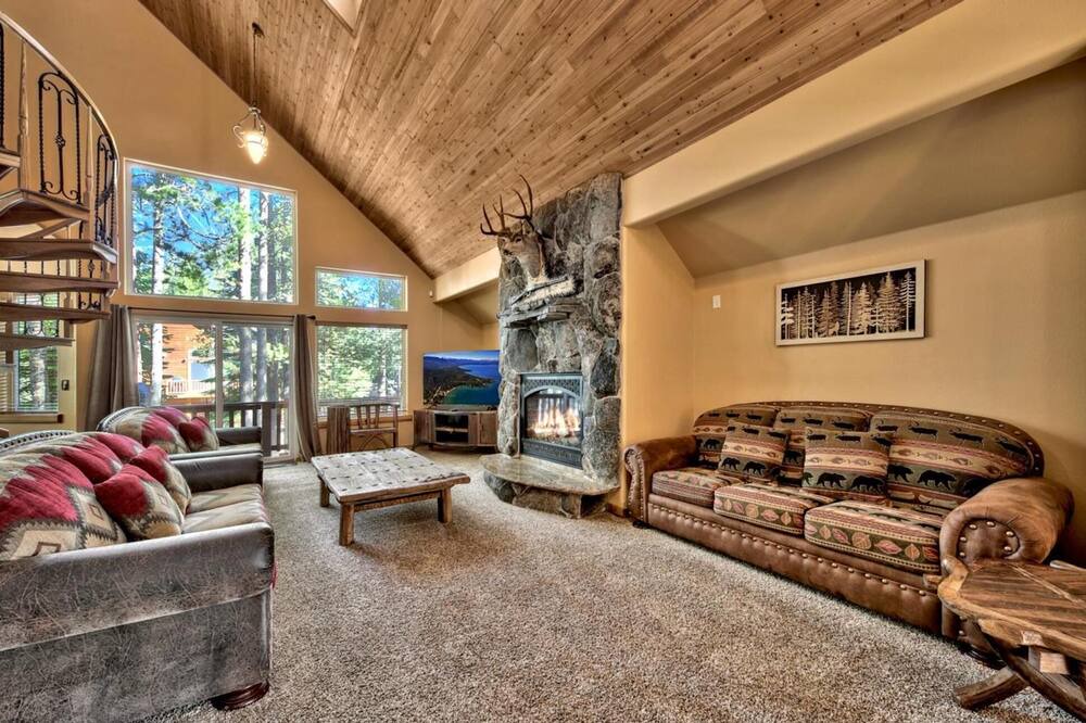 Photo of Livingroom in Tahoe Paradise